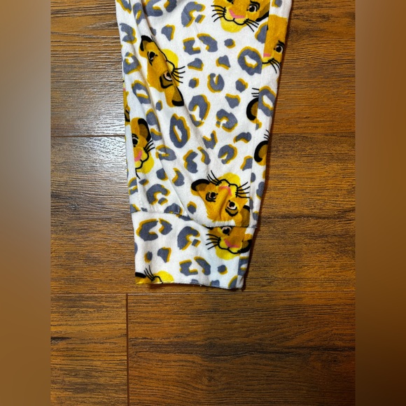 Disney Lion King Simba Pajama Set, Women’s Small- Yellow, White, Gray- Soft - Picture 8 of 9